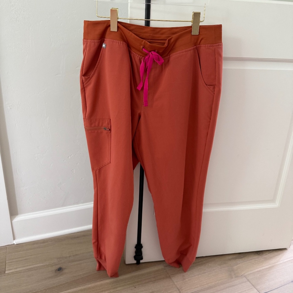 FIGS Zamora TERRACOTTA Jogger Scrub Pants - Size Large Petite